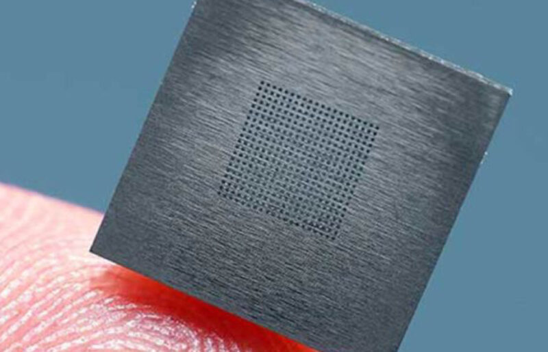 EDM2 Small chip on someones fingertip